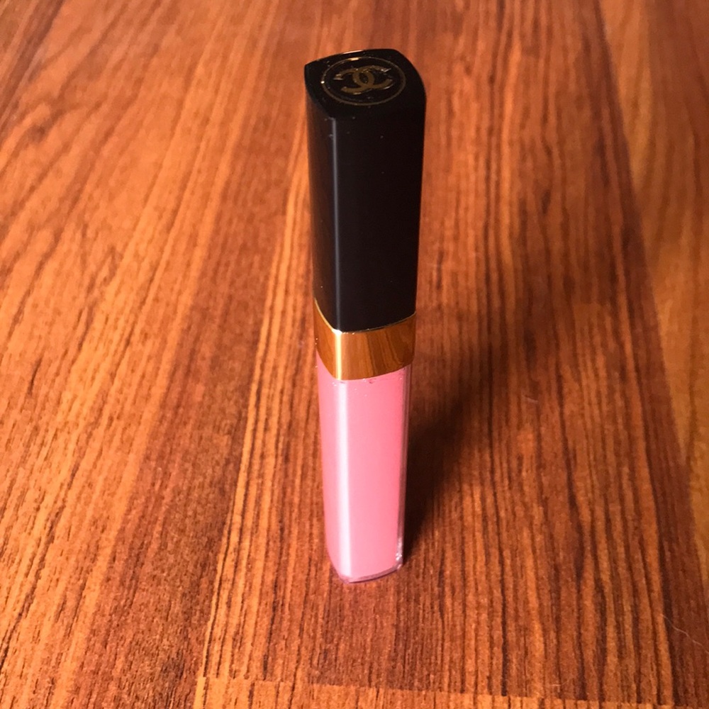 CHANEL Glossimer in Wild Rose 119. Never used!